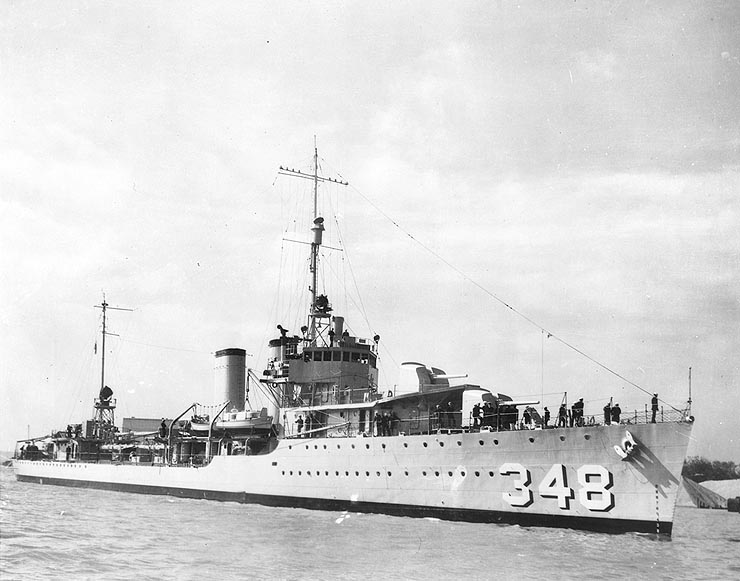 https://upload.wikimedia.org/wikipedia/commons/f/fd/USS_Farragut_DD-348.jpg